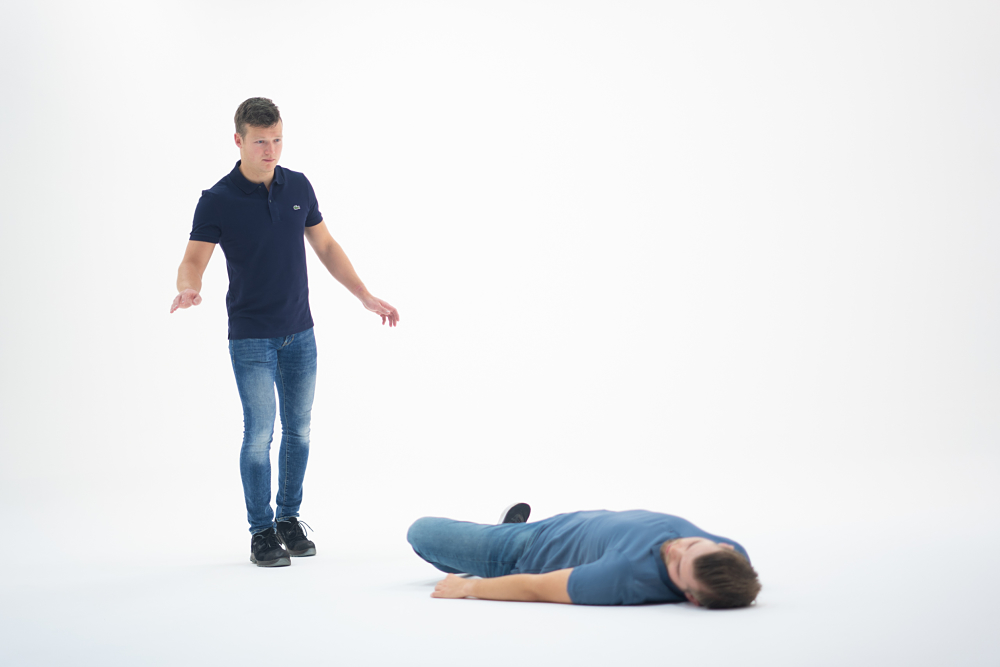 Hoe kun je een ander die gevallen is het beste helpen