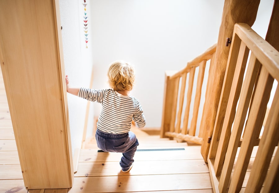 Wat moet je doen als je kind van de trap valt?